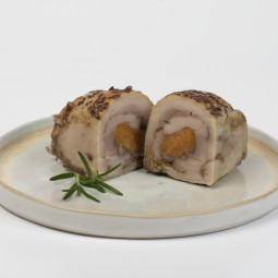 Kepti vištų kepsneliai su abrikosais ir graikiniais riešutais vakuume