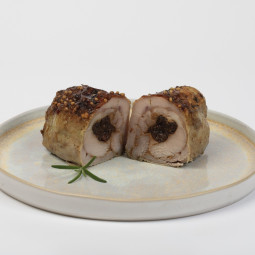 Kepti vištų kepsneliai su slyva vakuume